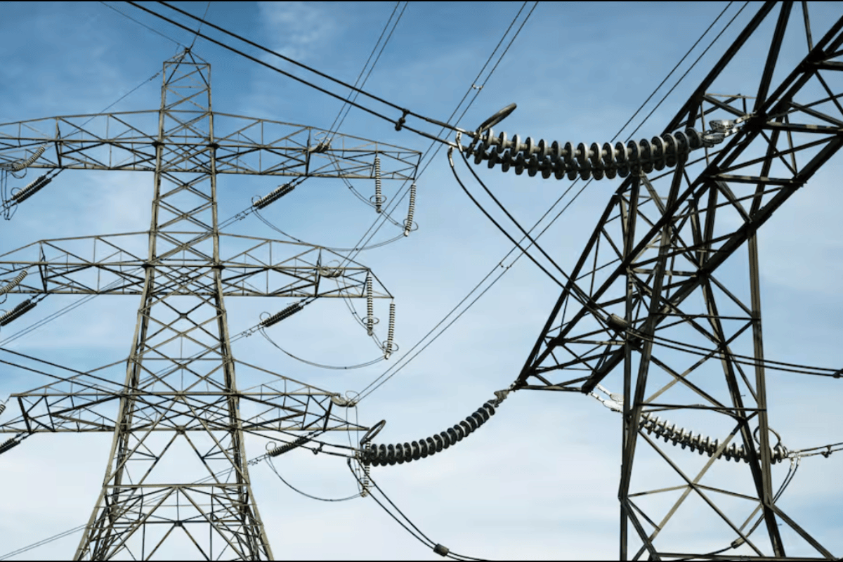 Gobierno recurre a utilidades y energía de los generadores para contener la crisis eléctrica