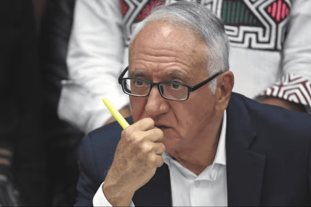 Denuncia contra el ministro de Salud abre nuevo pulso institucional por el cumplimiento de órdenes judiciales