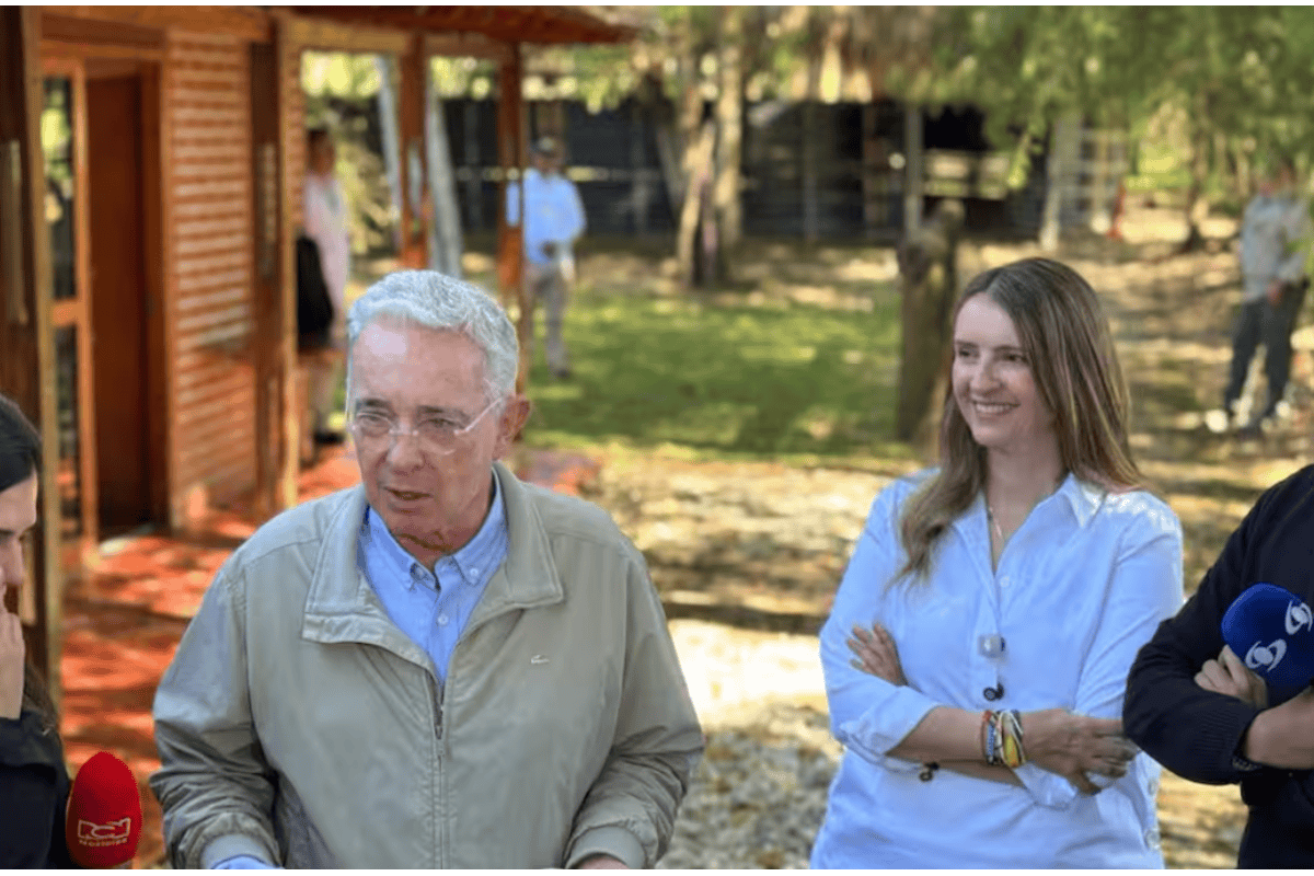 Paloma Valencia cerró filas con Álvaro Uribe tras polémica por mural y elevó el tono contra Iván Cepeda y el petrismo